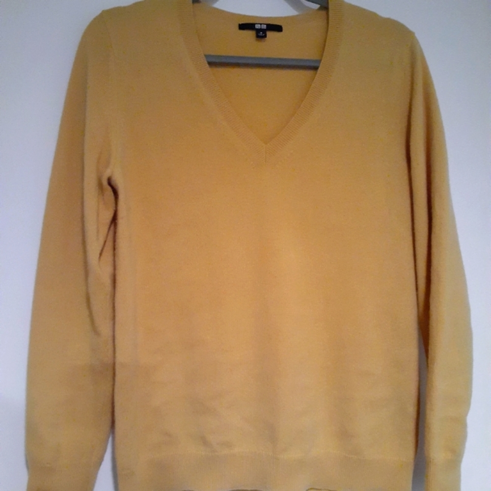 Uniqlo Cashmere Sweater Mustard yellow gold